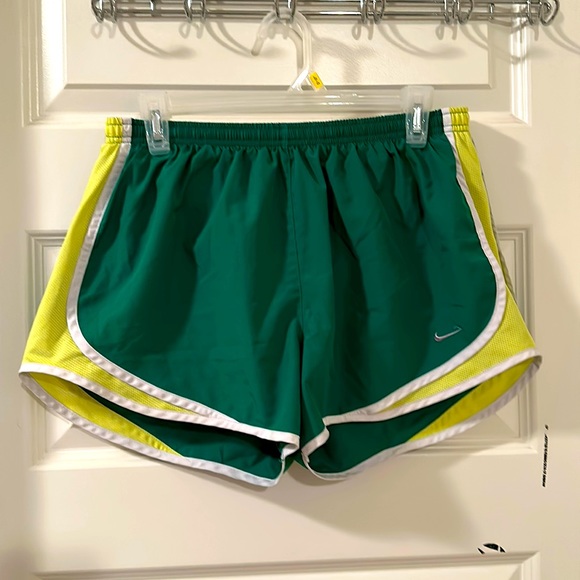 Nike tempo running shorts green and white size large - Picture 1 of 3